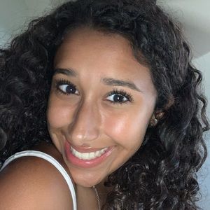 Meet your Posher, Alaina